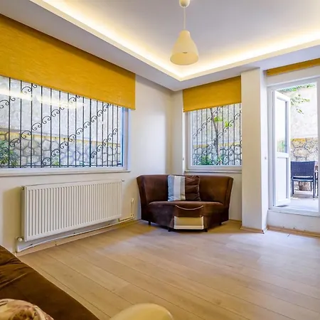 Modern And Central Duplex Apartment With Garden Near Beach In Antalya Lejlighed